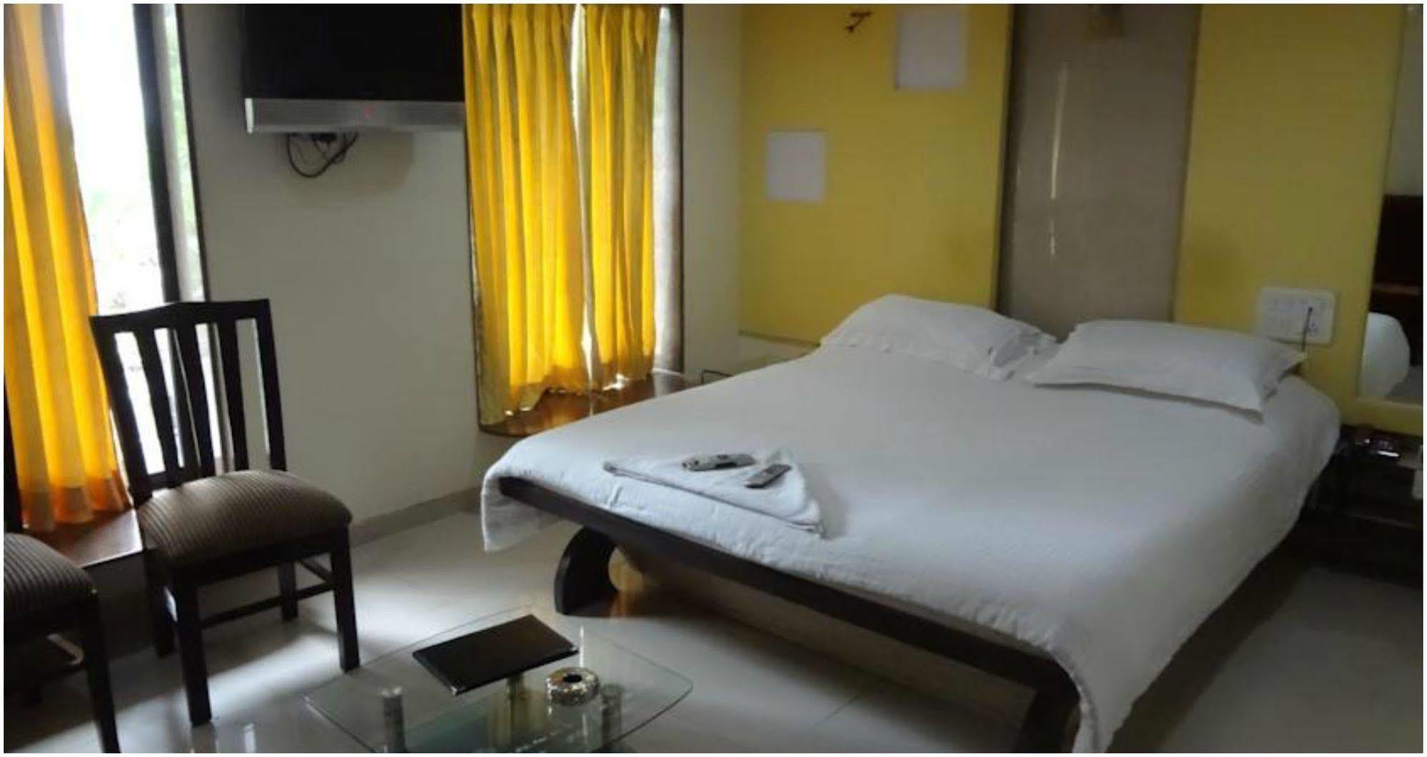 โฮเทล อาร์มา คอร์ท Hotel มุมไบ ภายนอก รูปภาพ